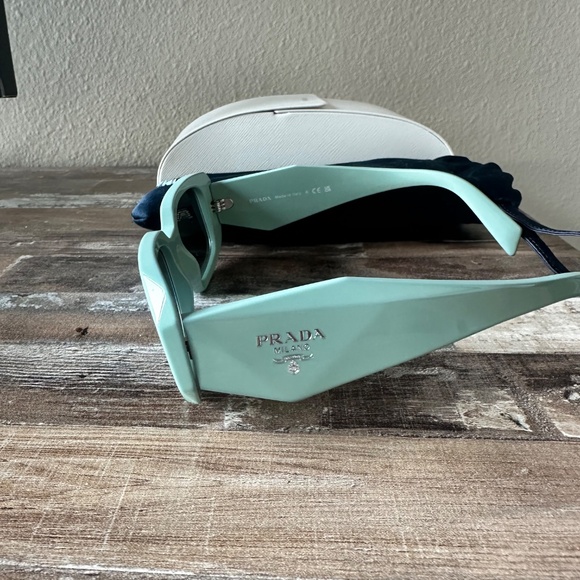 Prada sunglasses - Picture 5 of 5